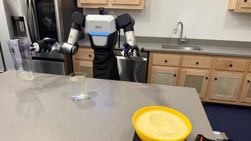 从拧一杯柠檬水开始:人形机器人迎来“应用奇点”时刻?